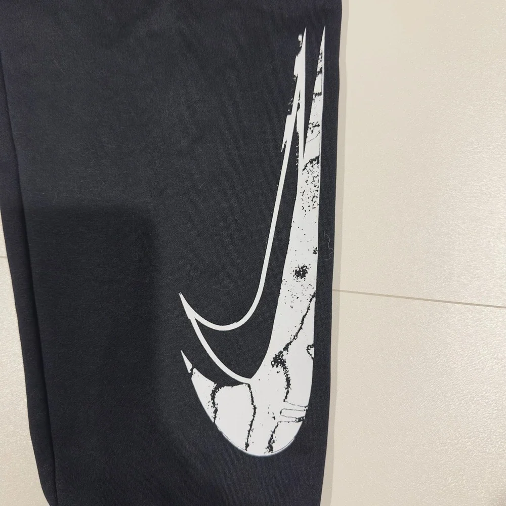Nike Kids Therma-FIT Joggers Black Graphic Swoosh Sweatpants N274-J4R Size 7 6-7